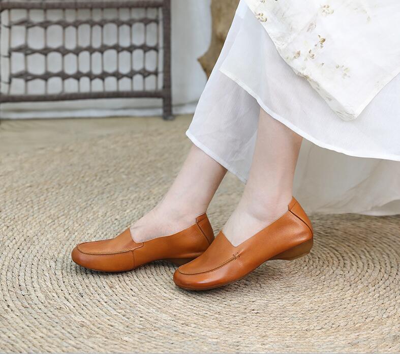 Retro style leather shoes to wear in summer