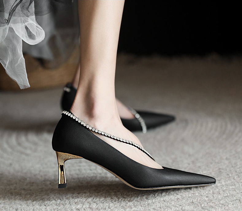 Mid-Heel Pointed-Toe Leather Shoes for Women