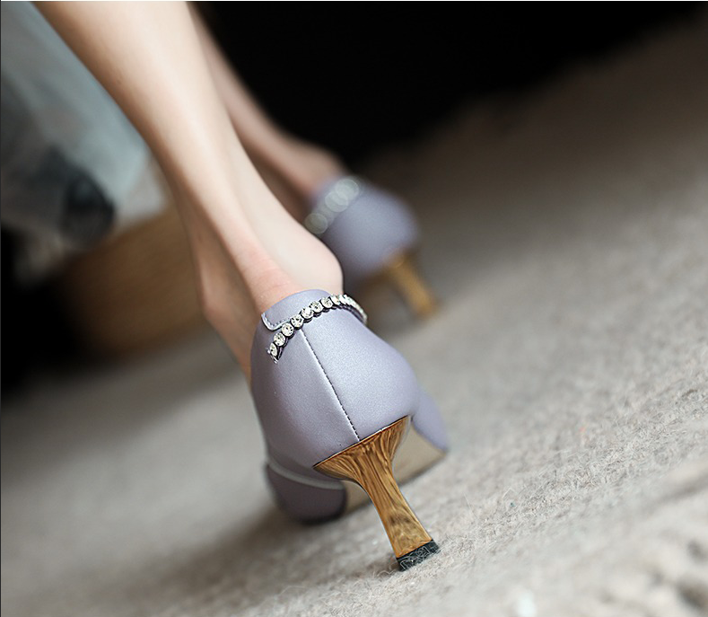 Mid-Heel Pointed-Toe Leather Shoes for Women